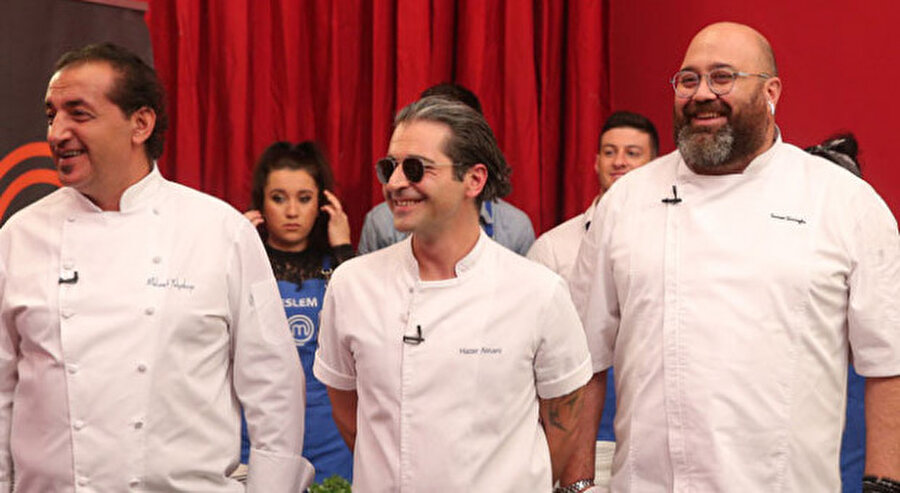 O Ses Türkiye jürisi için yemek yaptılar
MasterChef yarışmacıları, bu hafta yayınlanan yeni bölümde Acun Ilıcalı ve O Ses Türkiye jürileri Beyazıt Öztürk, Murat Boz, Hadise ve Seda Sayan için yemek yaptı.