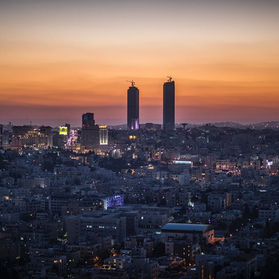 Gün batımında Ürdün'ün başkenti Amman manzarası
