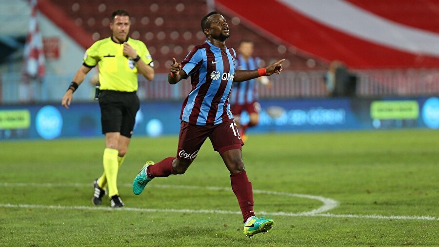 Onazi attığı golün ardından tribünlere koşuyor.
