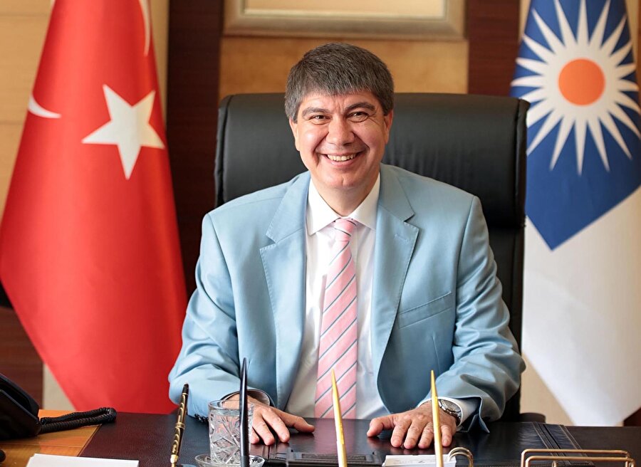 Antalya Büyükşehir Belediye Başkanı

                                    Menderes Türel
                                