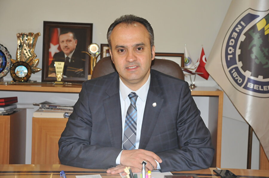 Bursa Büyükşehir Belediye Başkanı

                                    Alinur Aktaş 
                                