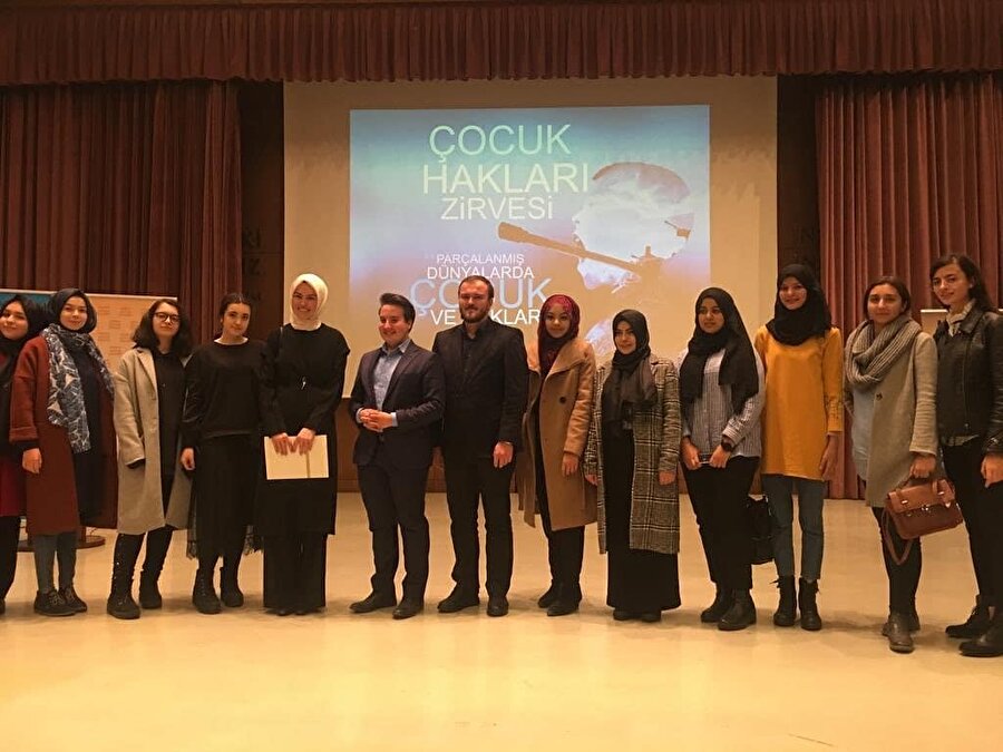 Hempa Çocuk Derneği'nin gerçekleştirdiği 'Çocuk Hakları' zirvesi dün Kocatepe Konferans Salonu'nda gerçekleştirildi.