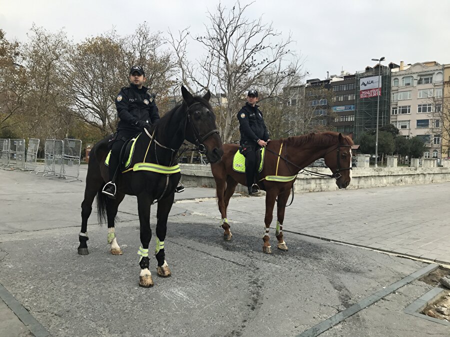 Atlı birlikler Taksim Meydanı'nda görev yapmaya başladı.