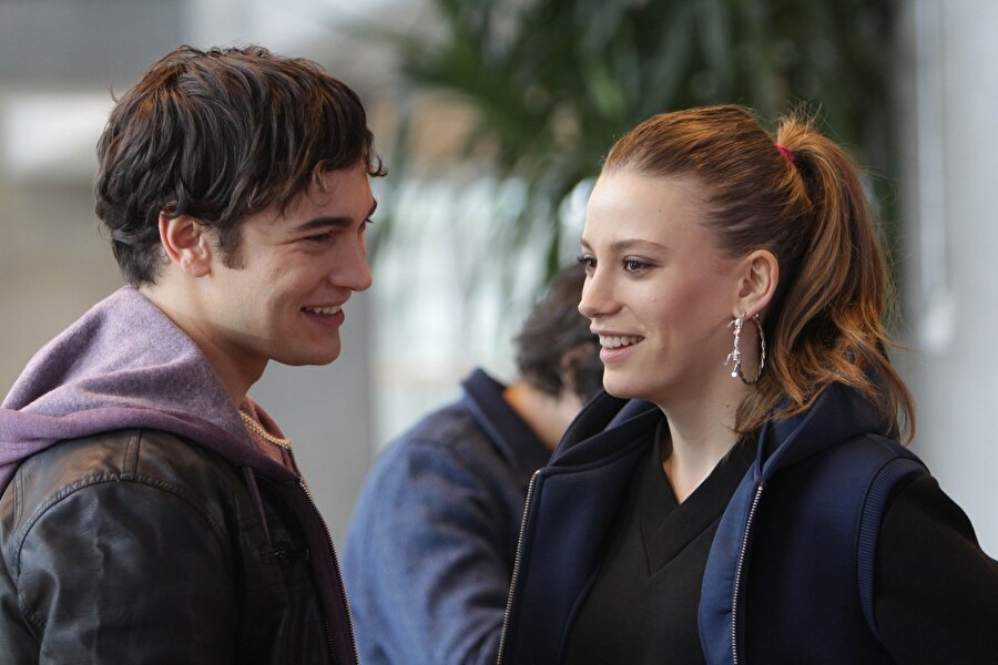 Çağatay Ulusoy ve Serenay Sarıkaya