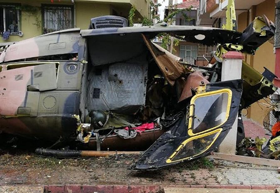 Düşen helikopterin enkazında ilk görüntü