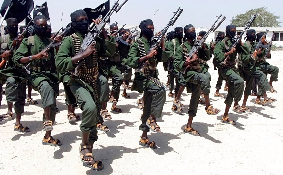 Eş-Şebab, Abdiveli şeyh Ali Elmi-yare adlı, kendisini dini lider olarak tanıtan bir şahsın evine saldırı düzenleyerek din adamı ve müritleriyle birlikte 20 kişiyi öldürdü.