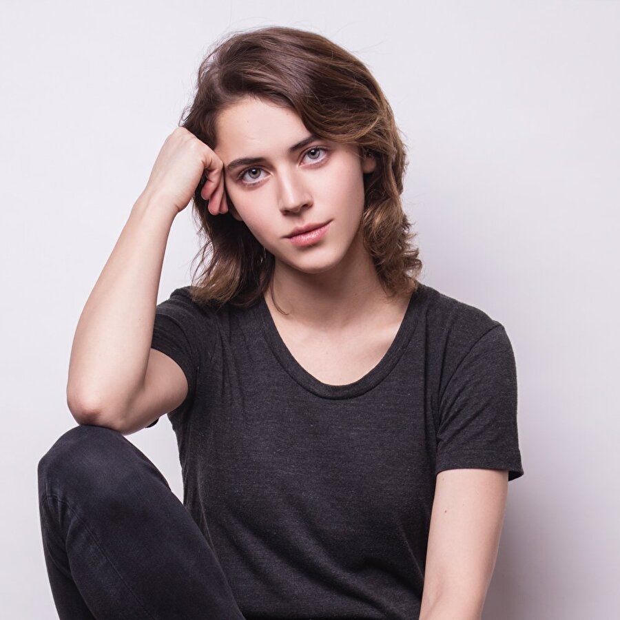 Tessa Ia - Sofia Conesa
23 yaşındaki Meksikalı aktris, oyuncu olmasının dışında çoğunlukla müzik kariyeriyle tanınıyor.