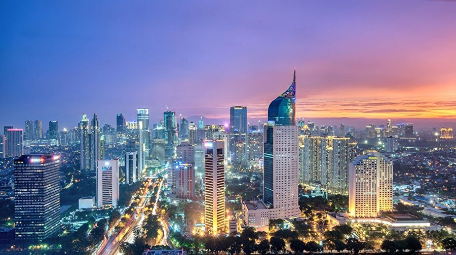 2. Jakarta, Endonezya

                                    Nüfus:  32.275.000Yüz ölçümü: 3.302 km kareYoğunluk: 9.800/km kare
                                