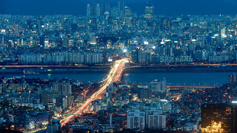 5. Seul, Güney Kore

                                    Nüfus: 24.650.000Yüz ölçümü: 1.787 km kareYoğunluk: 13.600/km kare
                                