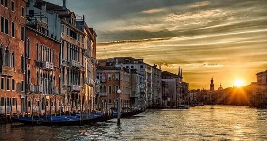 Venedik'te güneşin doğuşu