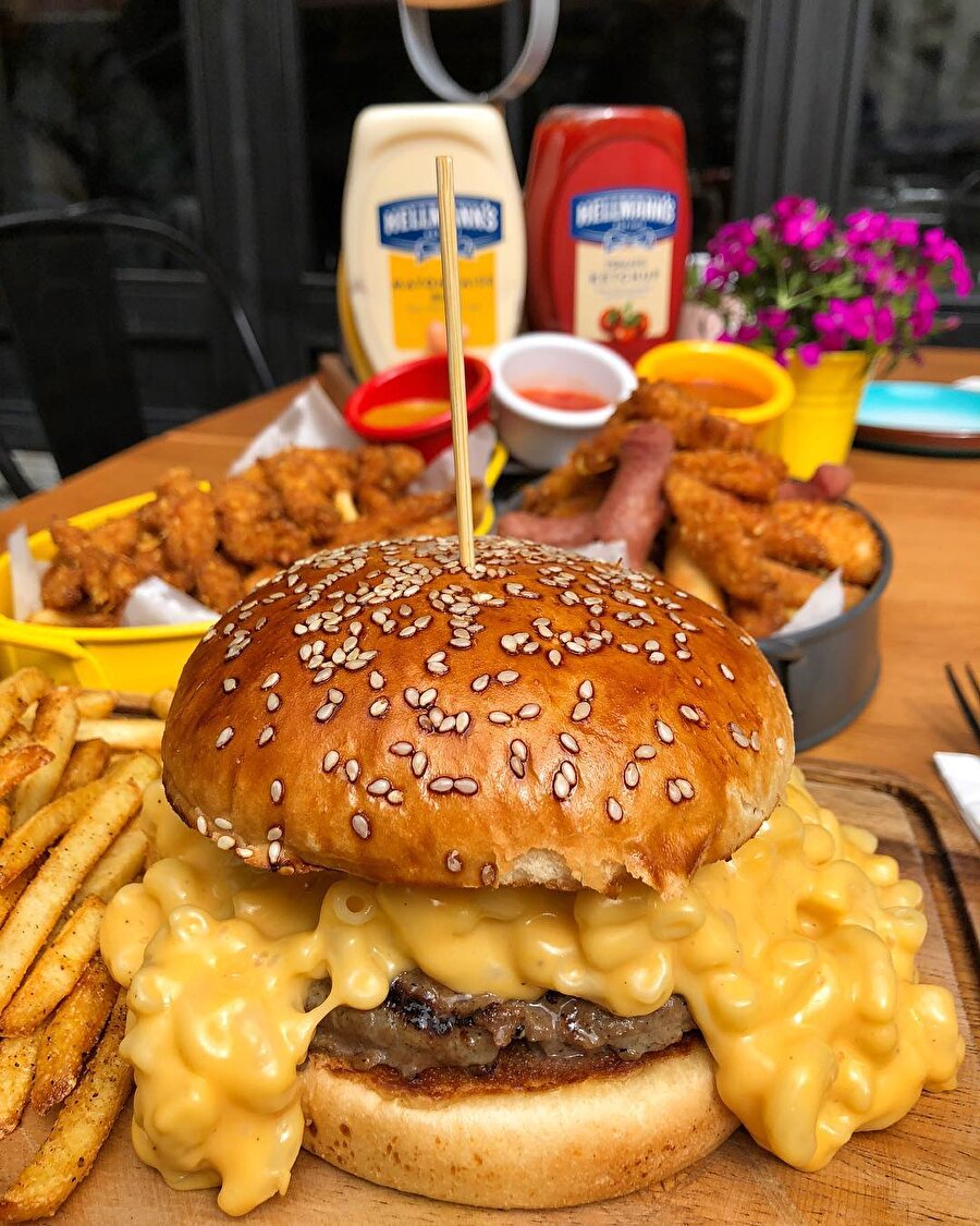 Makarnalı hamburger