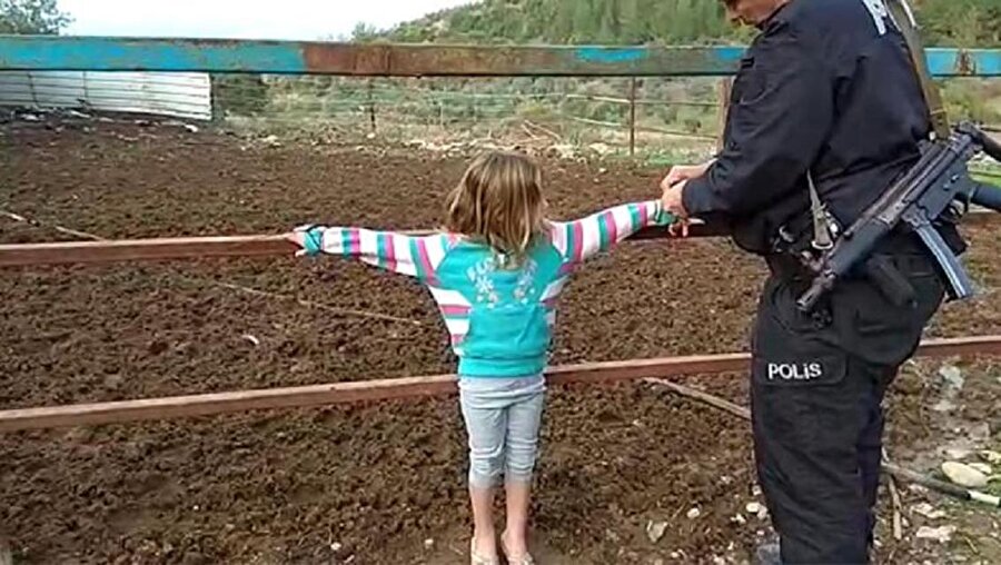 Babalarının işkence ettiği çocuklar kurtarıldı.
