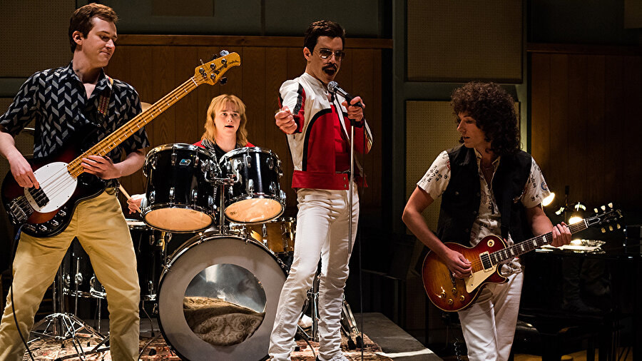 Bohemian Rhapsody
Freddie Mercury'i daha yakından tanımamızı sağlayan biyografik film, özellikle Mercury müziğini sevenler için nostaljik bir değer taşıyor. Fakat filmin sadece albüm hikayesi olduğunu söylemeyenler de yok değil.