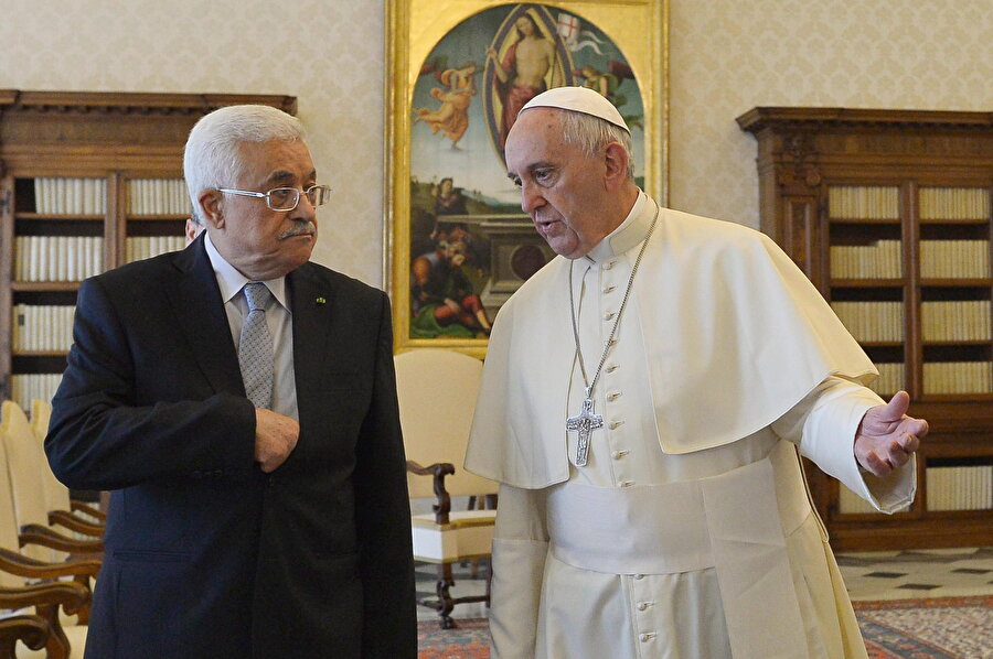 Filistin Devlet Başkanı Mahmud Abbas, Vatikan'da Katolik aleminin ruhani lideri Papa Franciscus ile bir araya geldi.
