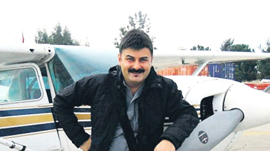 "Sohbet grubumuz medya isimlerinden oluşuyordu"
Savcılık ifadesinde, örgütün medya yapılanması ve örgüt üyelerinin bu yapılanma içerisinde tasnif edilmelerine ilişkin bilgiler aktaran Yeni, şunları ifade etti:"Ben, hatırladığım kadarıyla iki ya da üç kez kanalda cemaat sohbet toplantısına katıldım. Bu sohbetlerin büyük kısmı kanalda gerçekleşirdi. Katılmış olduğum sohbet toplantılarına benim dışımda yemek programı sunucu Oktay Usta, Sır Kapısı programını sunan Reha Yeprem, tarihçi Talha Uğurluer, sanatçı Gökmen Ürü, programcı Asım Yıldırım ve radyocu Asım Bozkuş gibi şahıslar katılırdı. Sohbet grubumuz benim gibi medya önünde olan ve sunuculuk yapanlardan oluşuyordu."