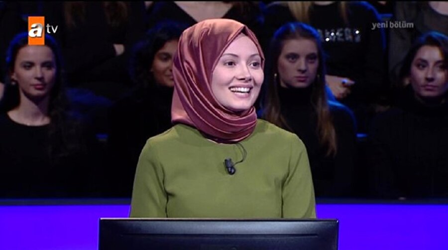 Kim Milyoner Olmak İster programına katılan yarışmacı Nihal Büyükdereci.