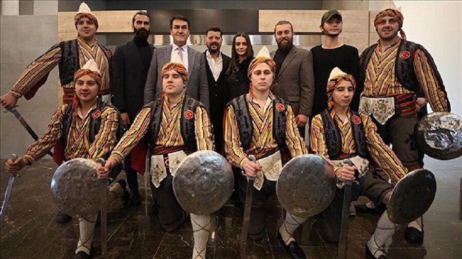 Müzenin açılış törenine, sevilen dizi Diriliş'in oyuncuları da katıldı.