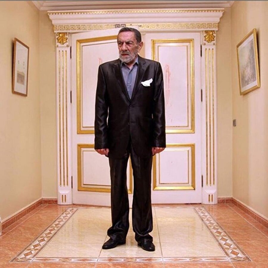 Odama girdiğimde misafir çocuğunu bilgisayarımla oynarken gördüm