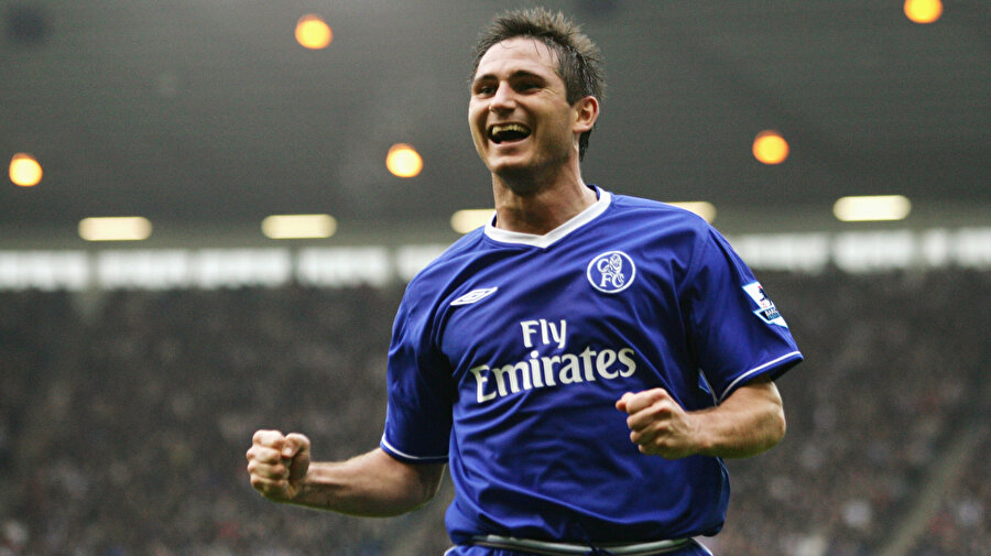 Frank Lampard
İngiltere Championship ekiplerinden Derby County'nin teknik direktörlüğünü yapan 39 yaşındaki Lampard, 14 yıl formasını giydiği Chelsea ile 13 kupa kazandı. Chelsea'de kulüp tarihinin en fazla gol atan futbolcusu olan Lampard, üst üste 164 maçta forma giyerek İngiltere Premier Lig rekoru kırdı. 2004 ile 2005 yıllarında İngiltere'de yılın futbolcusu ödülünü alan Lampard, 2005'te hem Altın Top hem de Dünyada Yılın Futbolcusu ödülünde 2. olarak en parlak yılını geçirdi.