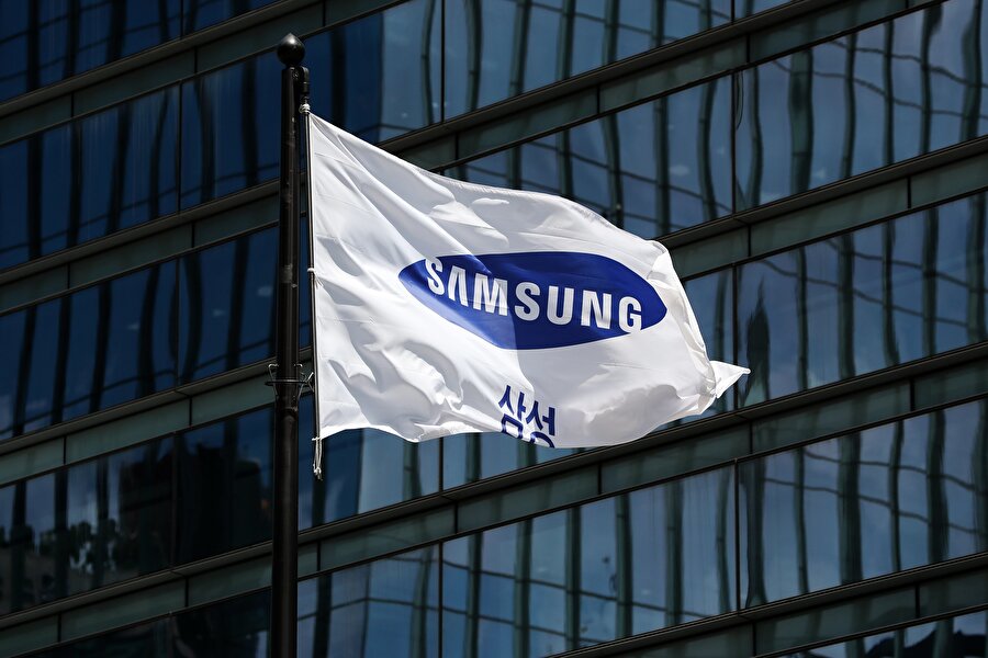 Samsung Un Akilli Saat Hamlesi Ekrana Gomulu Parmak Izi Okuyucusu
