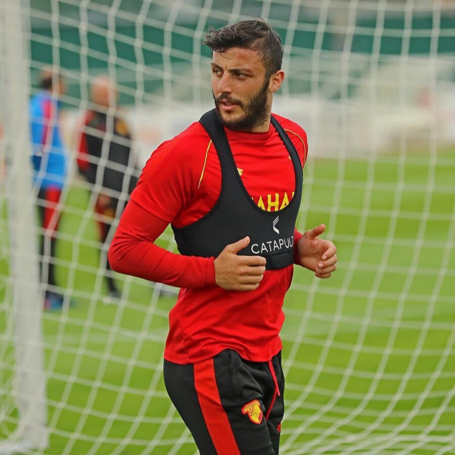 Hakan Çinemre, antrenmanda ısınırken kameralara bu şekilde yakalanıyor...