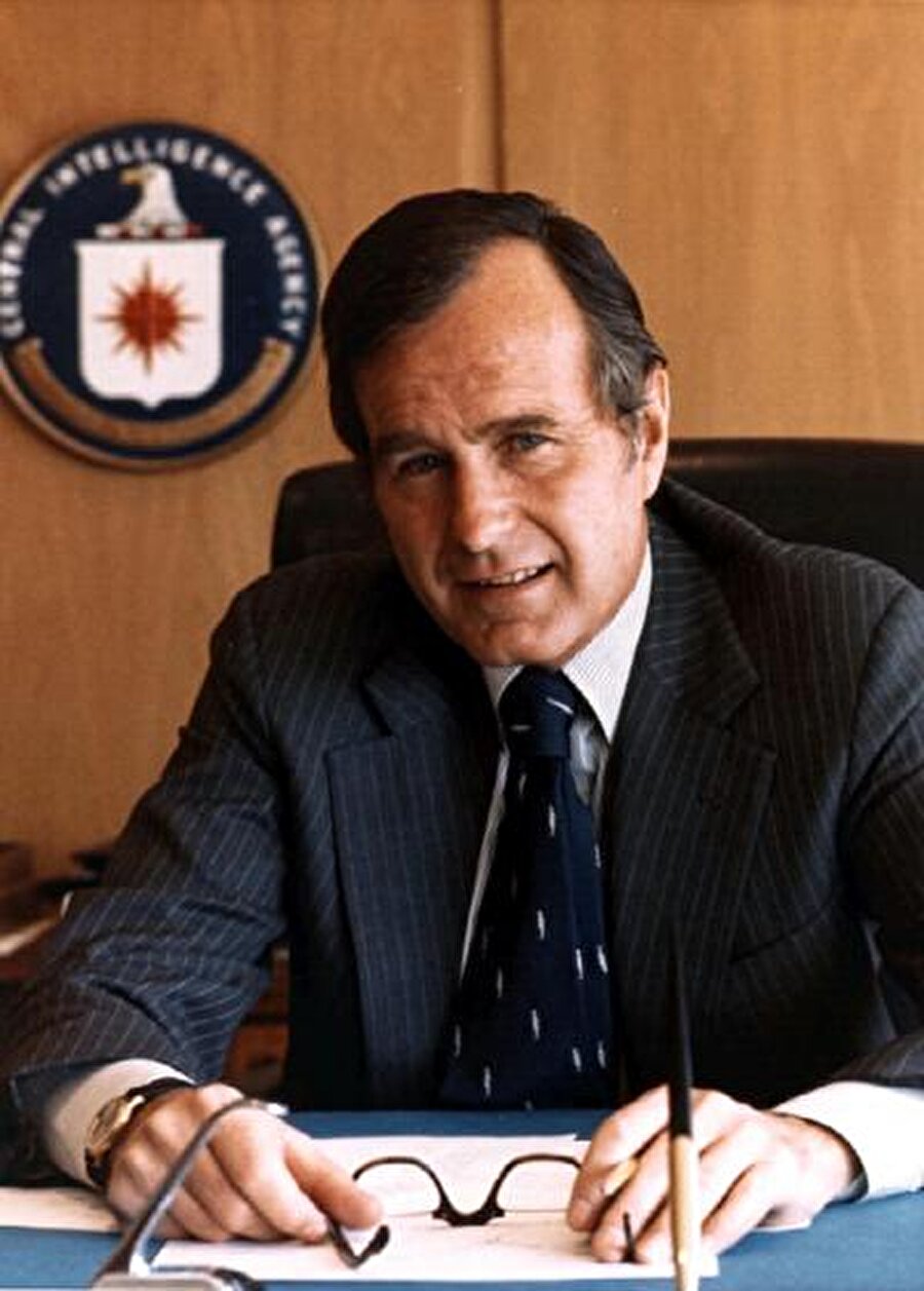  CIA Başkanlığı

                                    1976- 1977 yılında CIA başkanlığını yürüttü. ‘Washington’a dönünce, Başkan Ford onu CIA (ABD Merkezi İstihbarat Teşkilatı) direktörlüğüne atadı. Baba Bush, 1976-1977 yıllarında bir sene kadar bu görevi yürüttü.
                                