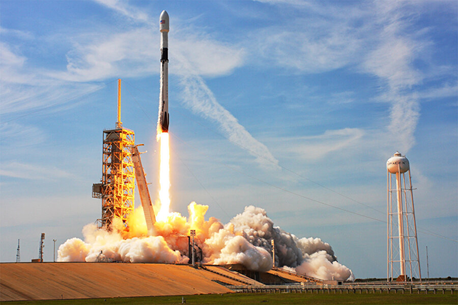Falcon 9, dünyanın en önemli uzay figürlerinden biri olarak değerlendiriliyor.