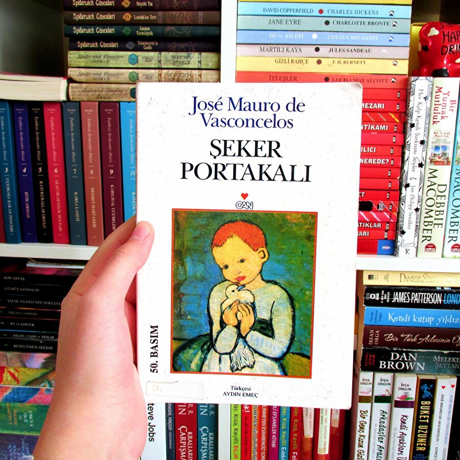 Şeker Portakalı - Jose Mauro De Vasconcelos

                                    
                                    
                                    Her çocuğun muhakkak kütüphanesinde bulunması gereken bir eser. Çocuk olmanın ve bu süreçte çocukluğu yitirişin yansıtıldığı bir hikaye. Listemizin ikinci affedilmemesi gereken kitabı olarak göze çarpıyor.
                                