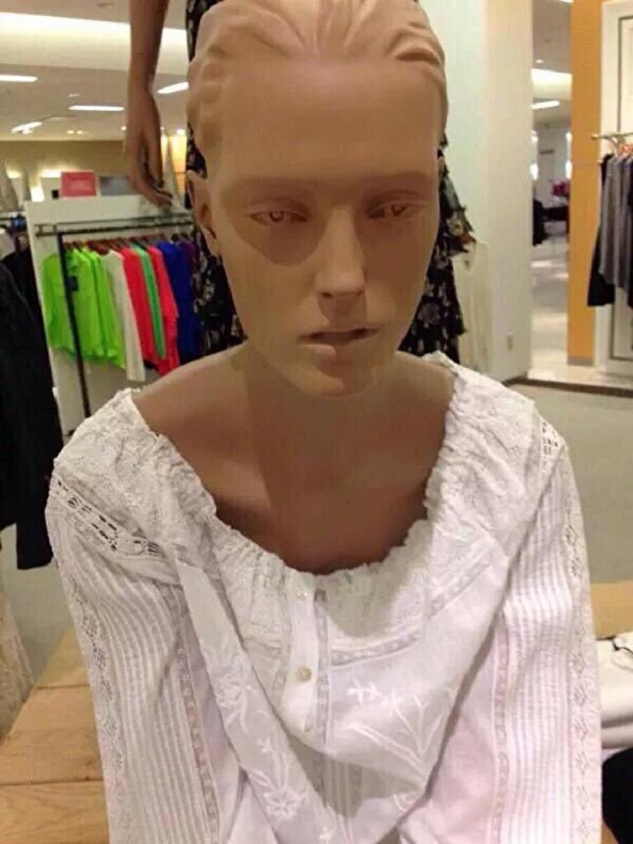 10 saniye gözlerinizi kırpmadan bakınca hapşırıyorsunuz