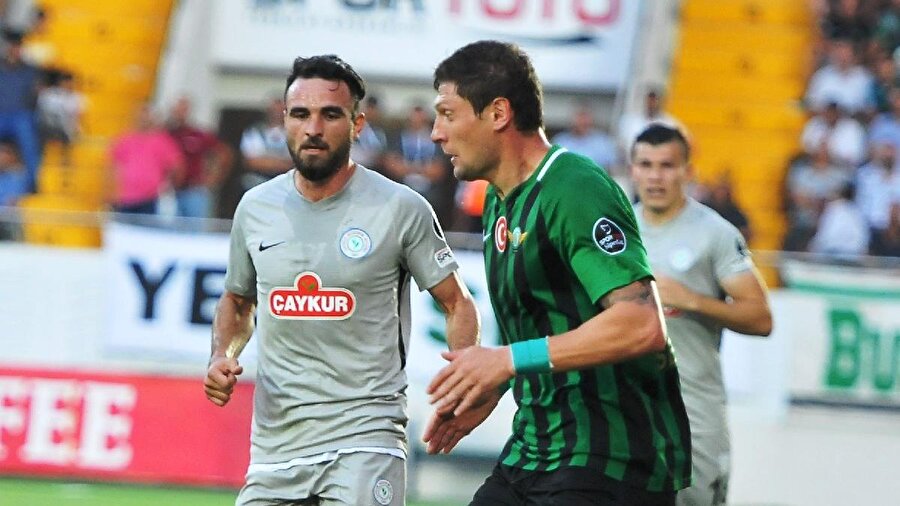 Seleznyov, pas verecek arkadaşını arıyor.