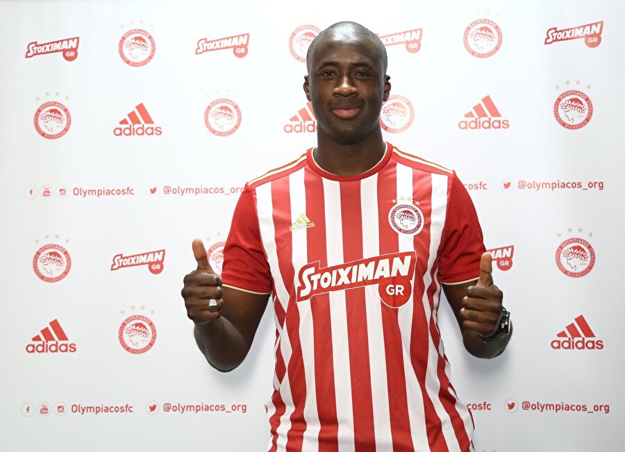 Yaya Toure, Olympiakos'a imza attığı gün bu pozu vermişti.