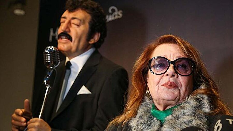 7. Muhterem Nur
2018 yılına damgasını vuran, Müslüm Gürses'in hayatını konu alan ve gişede büyük bir başarı elde eden 'Müslüm' filmi, dolaylı yoldan Gürses'in eşi Muhterem Nur'un da gündem olmasına vesile oldu. Müslüm filminin galasında göz yaşlarını tutamayan Muhterem Nur, daha sonrasında da filmin yayın haklarından pay almadığı haberleriyle en çok aranan isimler listesinde 7. sırada yerini aldı.