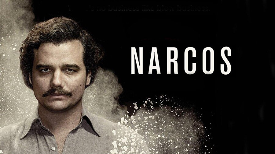 Narcos

                                    
                                    
                                    
                                    
                                    
                                    Bu gangster dizisinde, Kolombiya'nın şiddet dolu ve güçlü uyuşturucu kartellerinin gerçek hikayesini izleyeceksiniz. Halen daha devam eden dizinin tanıtımı bu şekilde. Yapım, dünyaca ünlü uyuşturucu baronu Pablo Escobar'ın hikayesini anlatıyor.
                                
                                
                                
                                
                                
                                