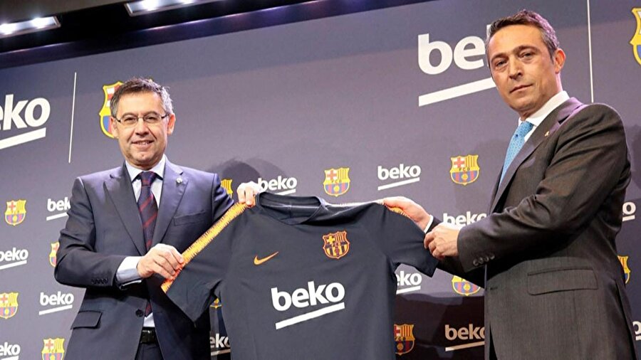 Arşiv: Ali Koç, Barcelona Başkanı ile sponsorluk anlaşmasına imza atıyor...