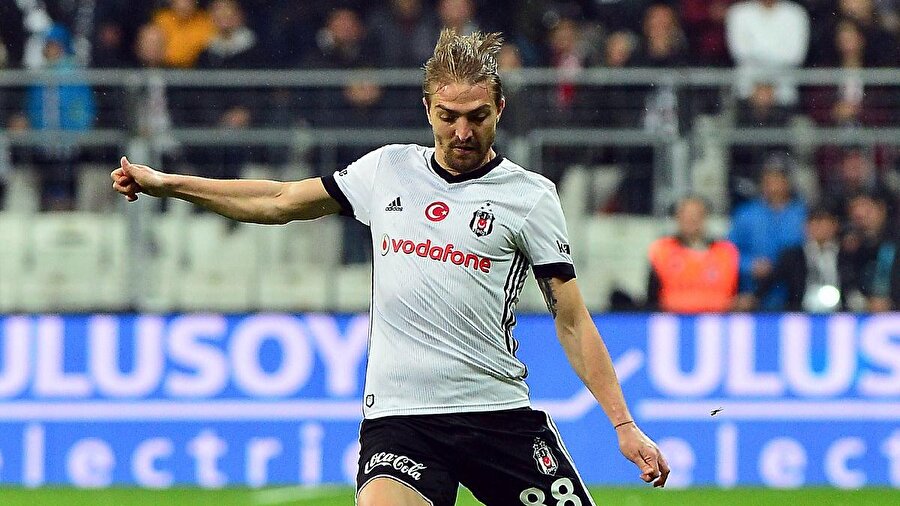 Caner Erkin, orta açarken...