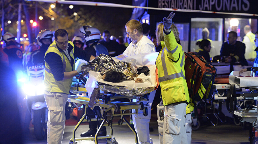 Aynı yılın kasım ayında Bataclan saldırısını düzenleyen Fuad Muhhammed-Aggad, Abdelhamid Abaaoud ve İsmail Ömer Mustafa da sabıkalıydı.Mustafa, 2004-2010 yıllarında hırsızlık, kapkaç gibi adi suçlardan 8 kez hüküm giyerken, Aggad hakkında Türkiye güvenlik güçlerinin iki kez uyarıda bulunduğu, Suriye'ye giriş-çıkış yapan saldırganın isminin Fransa'da "polis güvenlik listesine" girdiği ortaya çıktı.
Terör saldırısının koordinatörü olarak anılan Abaaoud'un ise daha önce Belçika'nın başkenti Brüksel'de birkaç kez tutuklanıp hapis yattığı duyuruldu.