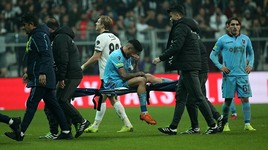 Beşiktaş maçında sakatlanan Jose Sosa oyundan alınıyor.