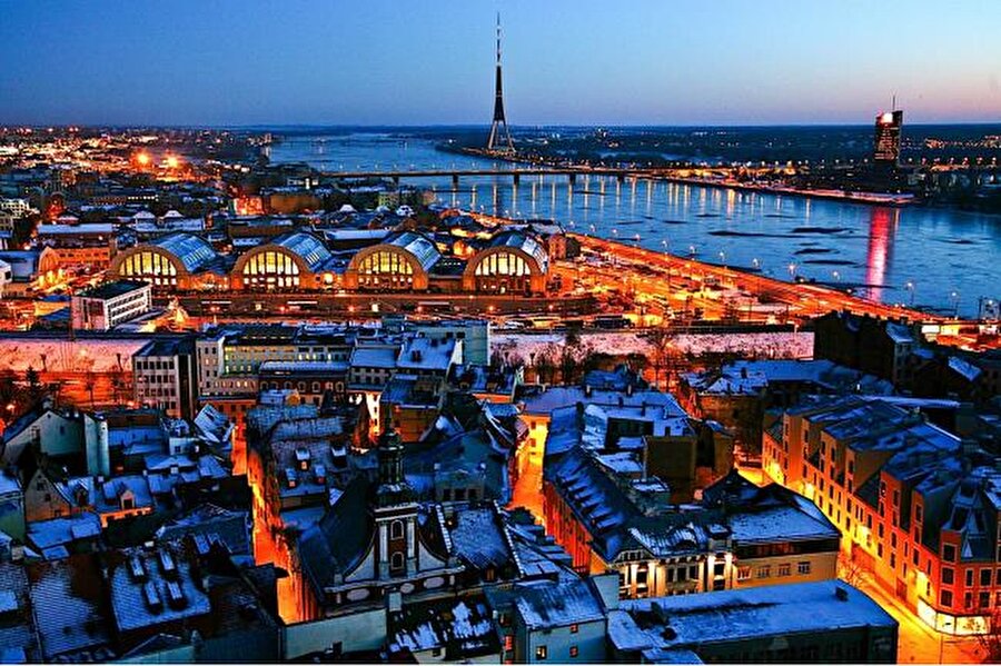 Letonya 

                                    
                                    AB’ye Katılım Yılı: 2004
Başkent: Riga 
  
Yüzölçümü: 65 000 km² 
  
Nüfus: 2.3 milyon 
  
Para Birimi: Lat 
  
Schengen Bölgesi: 2007 yılından bu yana Schengen bölgesi üyesi
                                
                                