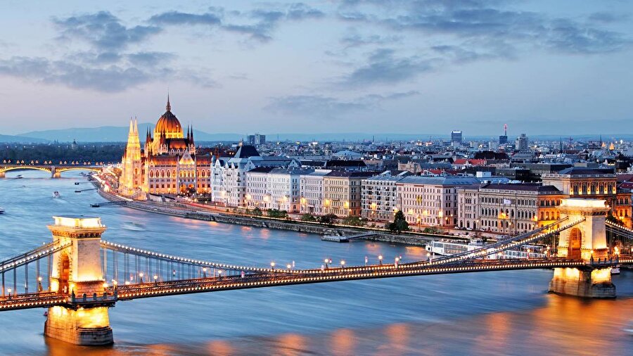 Macaristan

                                    
                                    AB’ye Katılım Yılı: 2004

  
Başkent: Budapeşte 
  
Yüzölçümü: 93 000 km² 
  
Nüfus: 10 milyon 
  
Para Birimi: Forint 
  
Schengen Bölgesi: 2007 yılından bu yana Schengen bölgesi üyesi
                                
                                