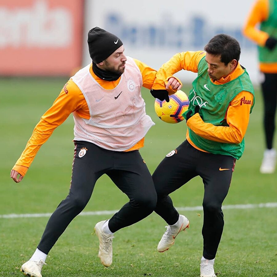 Sinan Gümüş, Nagatomo ile ikili mücadeleye giriyor...
