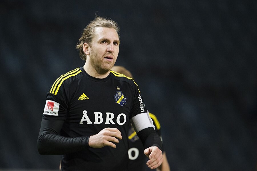 Nils-Eric Johansson, AIK formasıyla çıktığı 371 maçta 21 gol kaydetti.