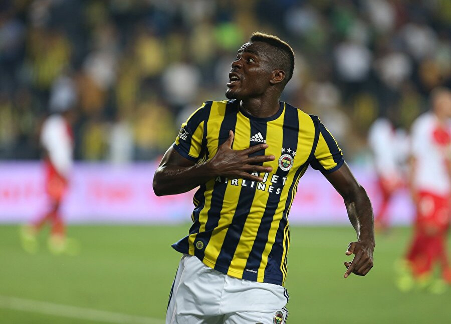 Emmanuel Emenike Fenerbahçe formasıyla çıktığı 93 maçta 25 gole imzasını attı.