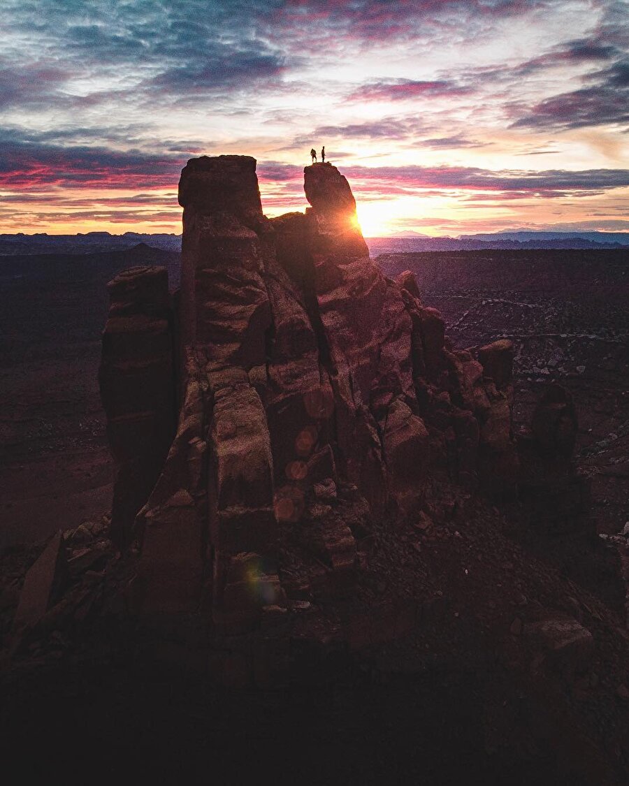 Hindistan'da turistlerin sürekli tırmanıp fotoğraf çekildiği bir tepe