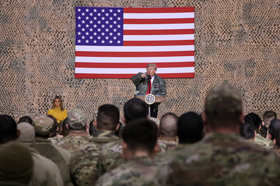 ABD Başkanı Trump, Irak'taki Amerikan askerleriyle bir araya geldi.