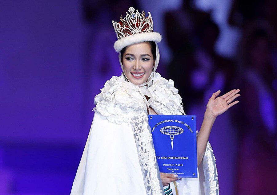 Miss International 2013 Filipinler güzeli 28 yaşındaki Bea Santiago