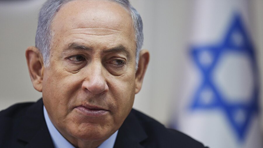 İsrail, erken seçime gidiyor	
İsrail'de, Başbakan Benyamin Netanyahu'nun liderliğini yaptığı koalisyonu oluşturan partiler, ülkenin 9 Nisan 2019'da erken genel seçime gitmesi konusunda anlaştı. Alınan karara göre İsrail Parlamentosu (Knesset) feshedilecek ve seçim kampanyaları hızlı bir şekilde başlatılacak.
