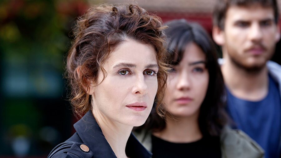 Şahin Tepesi'nin başrol oyuncularından Ebru Özkan, Aybüke Pusat