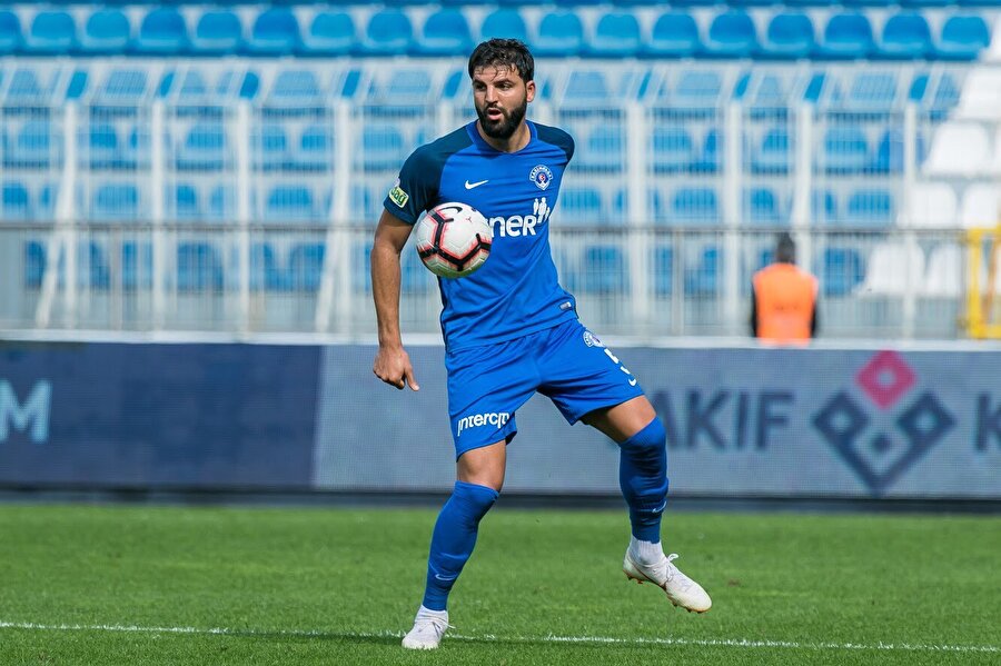 Kasımpaşa formasıyla 18 resmi maça çıkan Ben Youssef, bu karşılaşmalarda 1 gol atarken 1 de asist yaptı.