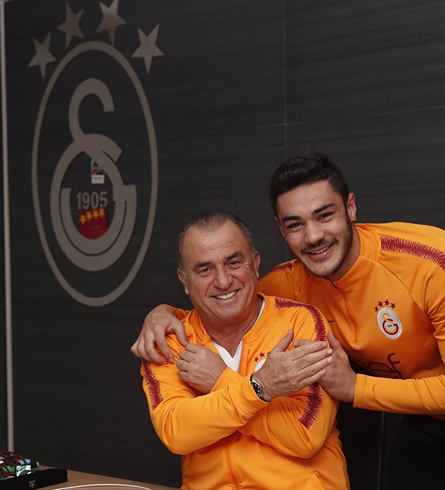 Fatih Terim ve Ozan Tufan kritik görüşmenin ardından bu fotoğrafı çektirdi.
