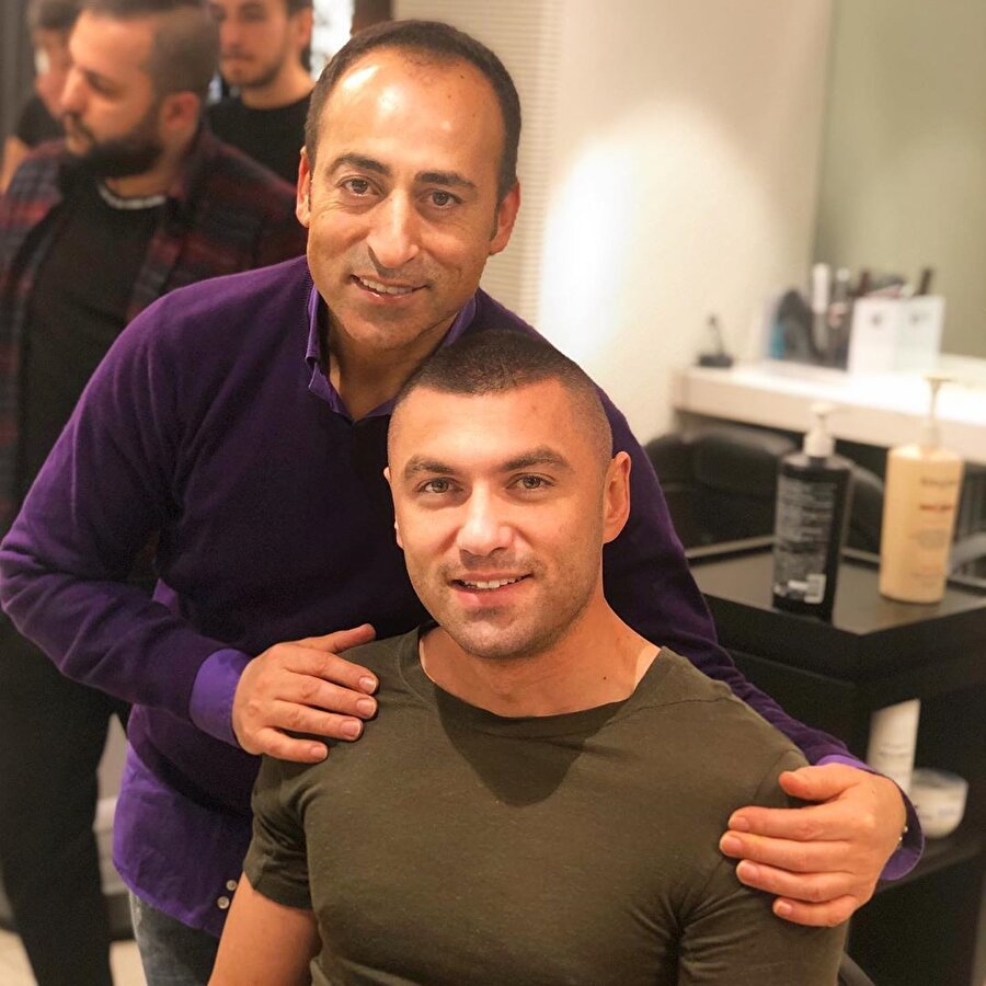 Veysel Şenel ve Burak Yılmaz'ın traş sonrası verdiği 'Beşiktaş' pozu.